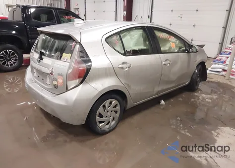 2015 Toyota Prius C One из США, поврежденный, VIN JTDKDTB36F1581593